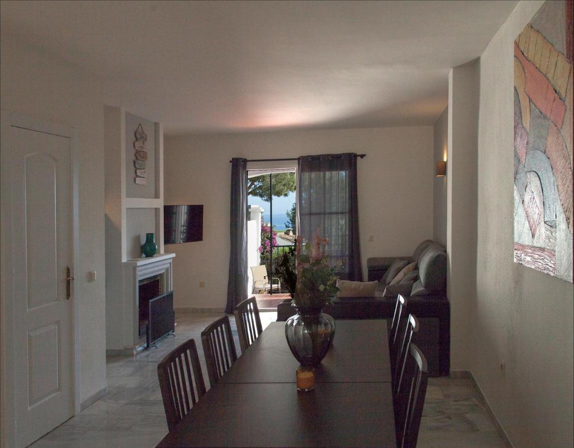 Agradable Adosado Con Piscina La Hidalga Villa Benalmadena Bagian luar foto