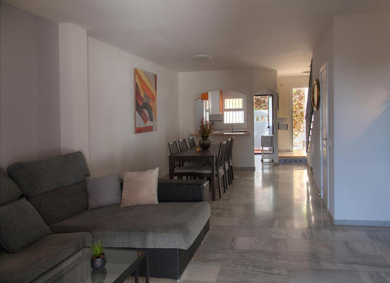 Agradable Adosado Con Piscina La Hidalga Villa Benalmadena Bagian luar foto