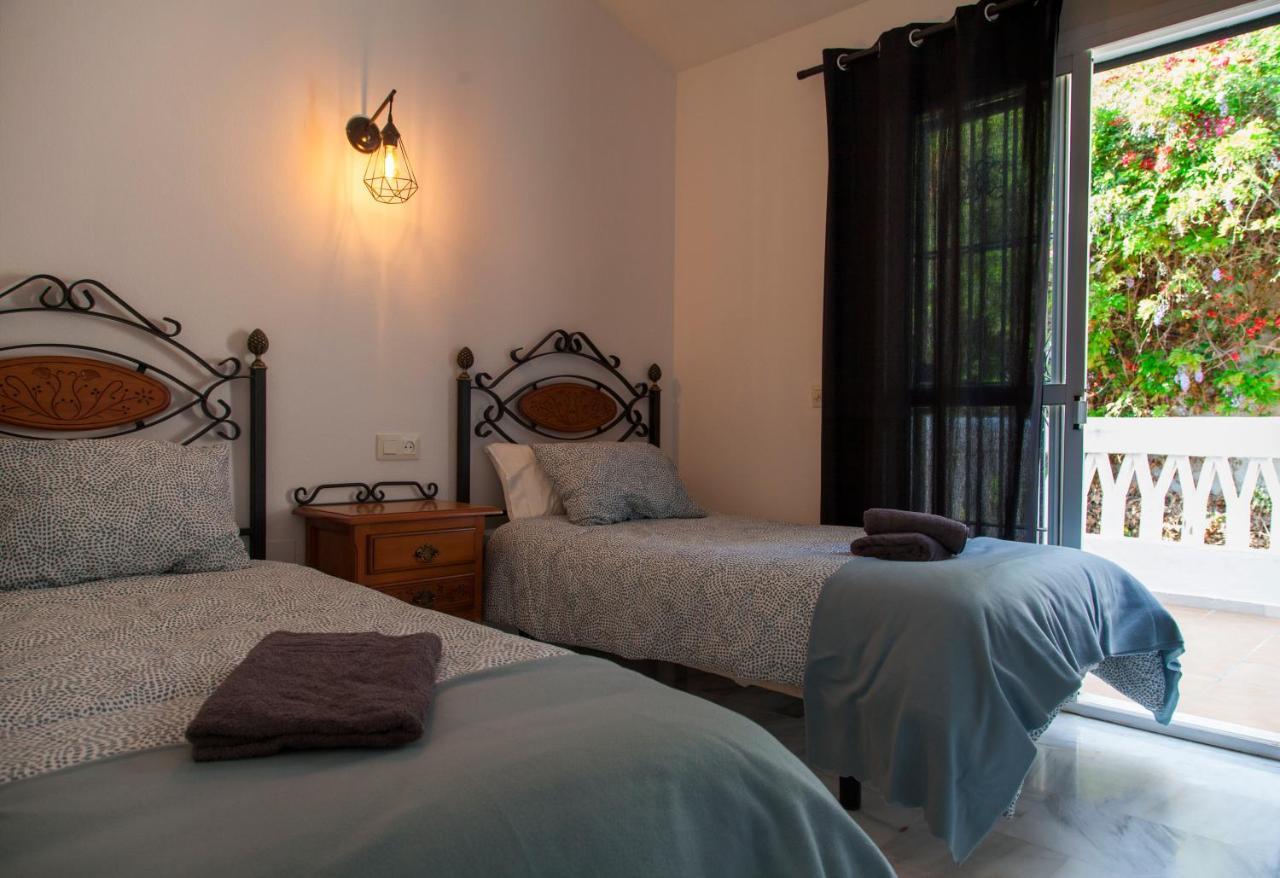 Agradable Adosado Con Piscina La Hidalga Villa Benalmadena Bagian luar foto