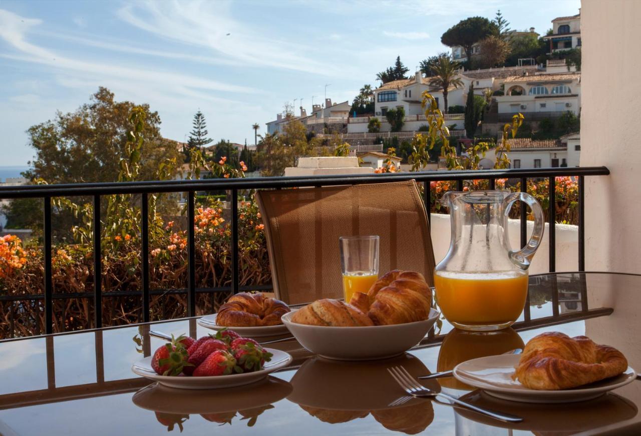 Agradable Adosado Con Piscina La Hidalga Villa Benalmadena Bagian luar foto