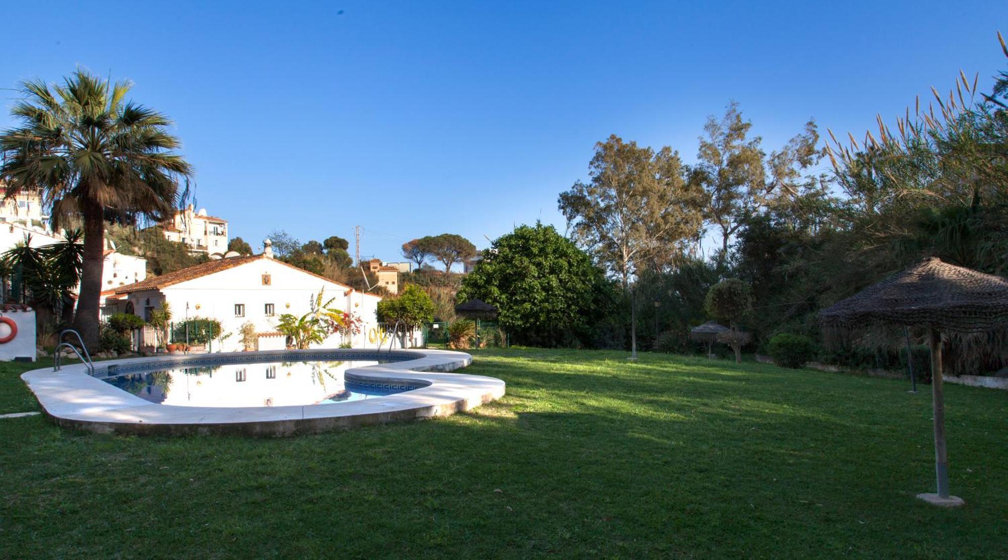 Agradable Adosado Con Piscina La Hidalga Villa Benalmadena Bagian luar foto